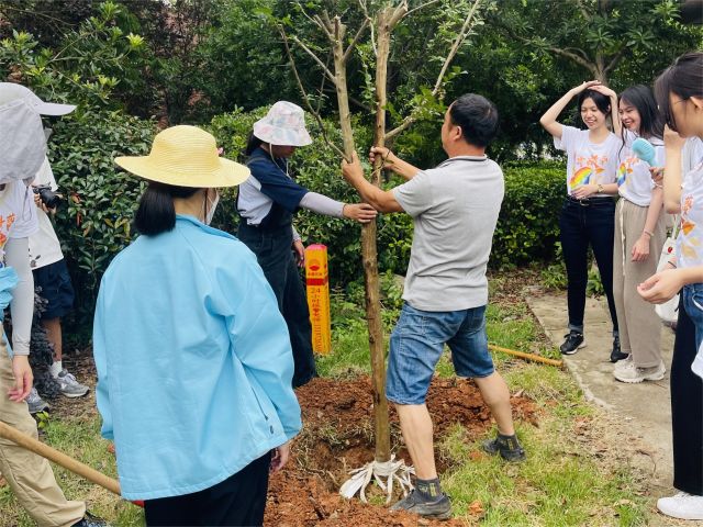 植树育人